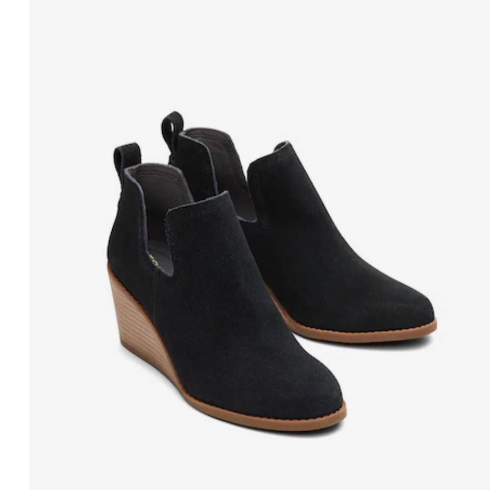 NEAR NEW TOM’S KALLIE BLACK SUEDE SLIP ON WEDGE HEEL ANKLE BOOTS SIZE 9